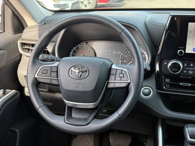 2024 Toyota Highlander LE FWD (Natl)