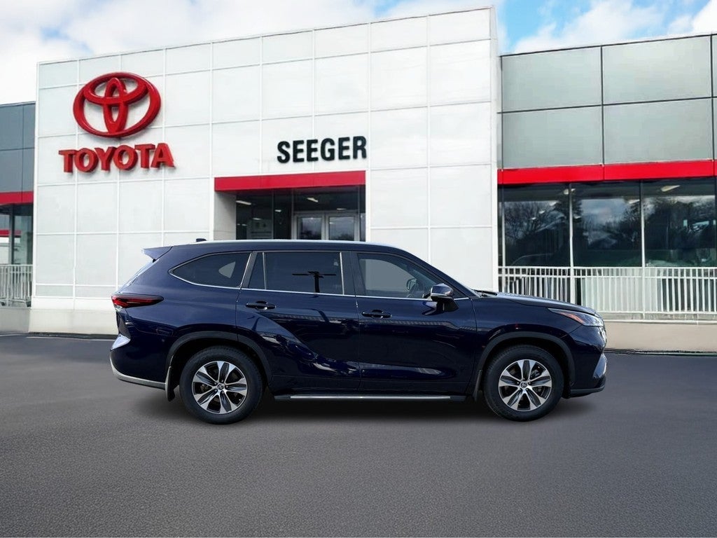 2024 Toyota Highlander LE FWD (Natl)