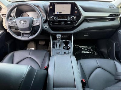 2024 Toyota Highlander LE FWD (Natl)