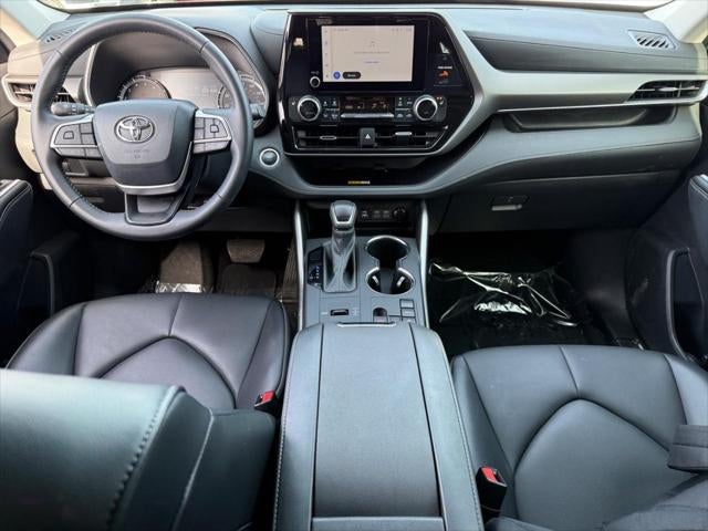 2024 Toyota Highlander LE FWD (Natl)