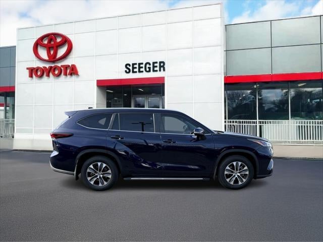 2024 Toyota Highlander LE FWD (Natl)