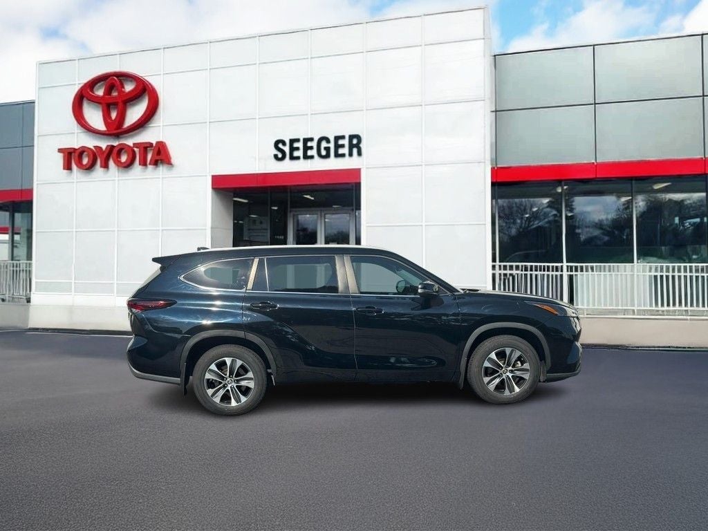 2024 Toyota Highlander Base