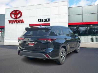 2024 Toyota Highlander Base