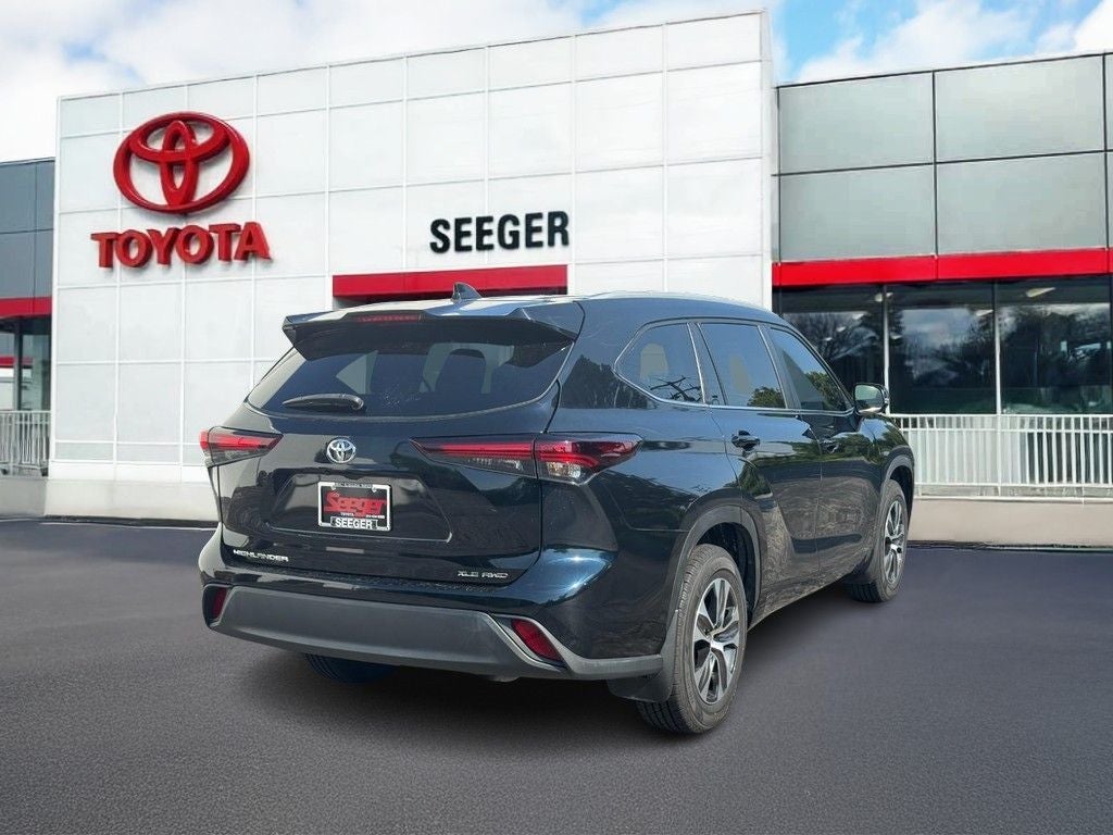2024 Toyota Highlander Base