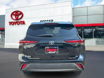 2024 Toyota Highlander Base