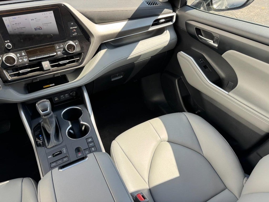 2025 Toyota Highlander AWD (Natl)