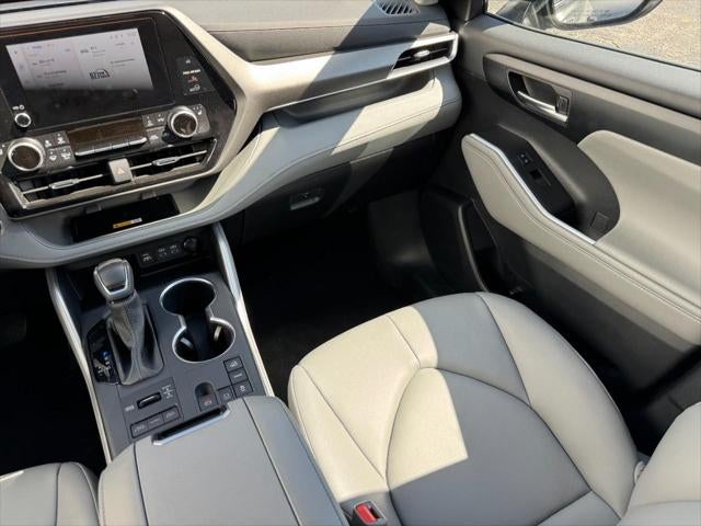 2025 Toyota Highlander AWD (Natl)