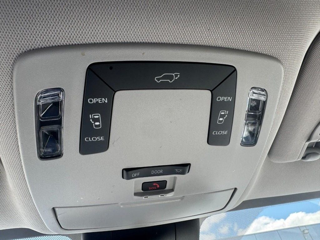 2026 Toyota Sienna LE 8 Passenger