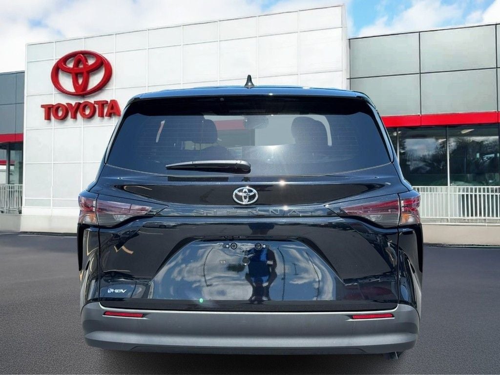 2026 Toyota Sienna LE 8 Passenger