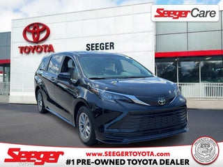 2026 Toyota Sienna LE 8 Passenger