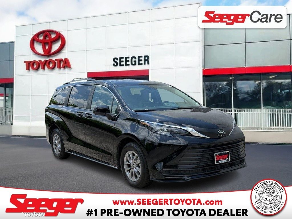 2026 Toyota Sienna LE 8 Passenger
