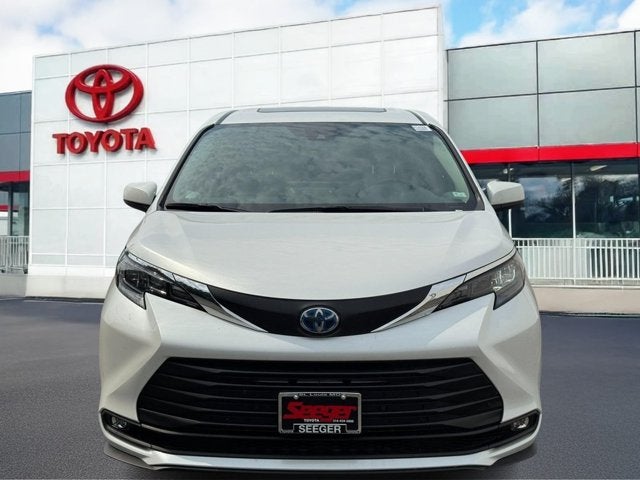 2025 Toyota Sienna XLE