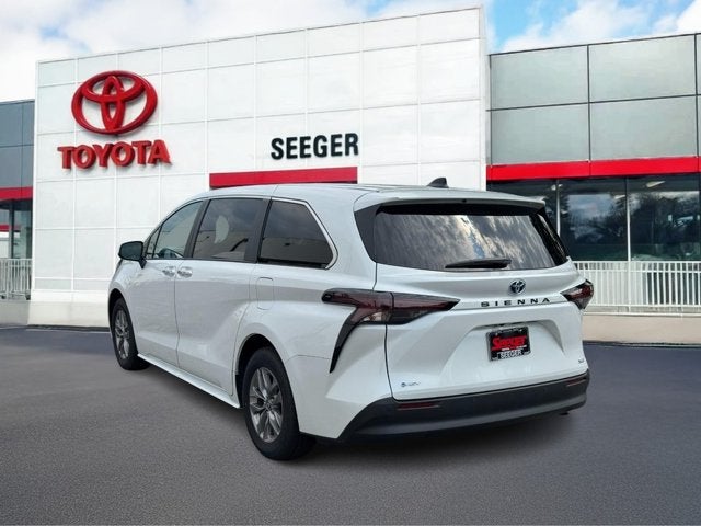 2025 Toyota Sienna XLE