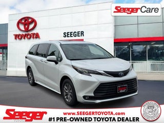 2025 Toyota Sienna XLE 8 Passenger