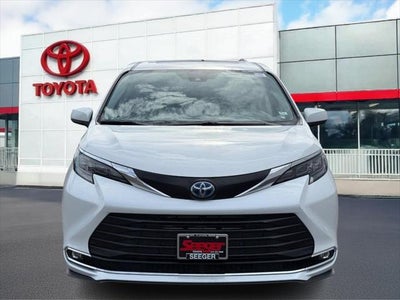 2024 Toyota Sienna XLE FWD 8-Passenger (Natl)
