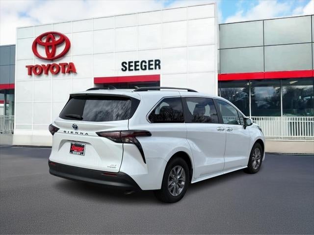2024 Toyota Sienna XLE FWD 8-Passenger (Natl)