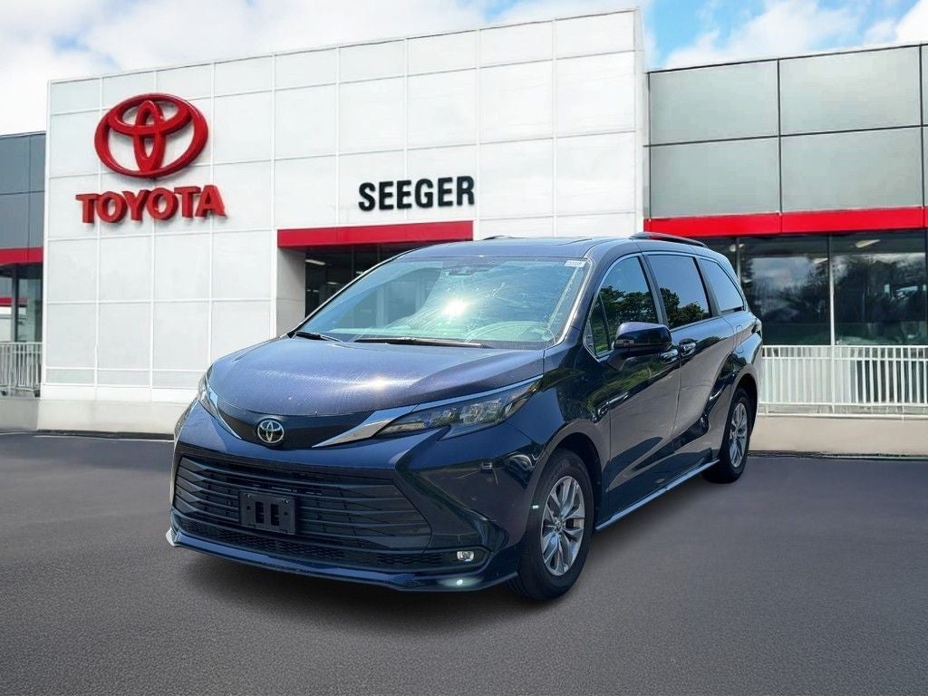 2026 Toyota Sienna XLE 8 Passenger