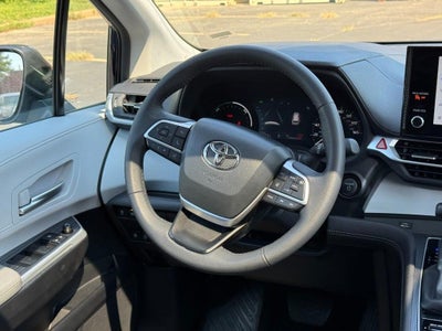 2026 Toyota Sienna XLE 8 Passenger
