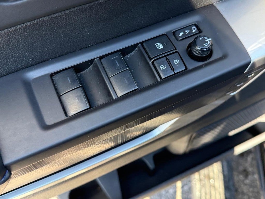 2023 Toyota Tundra 4WD Platinum CrewMax 5.5' Bed (Natl)