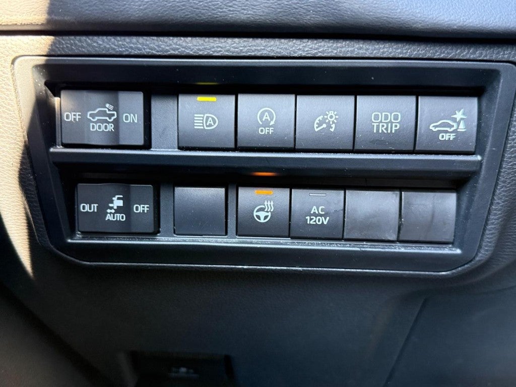 2023 Toyota Tundra 4WD Platinum CrewMax 5.5' Bed (Natl)