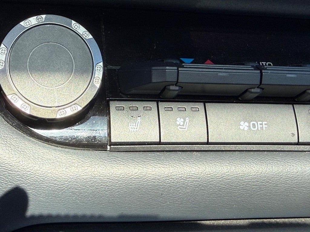 2023 Toyota Tundra 4WD Platinum CrewMax 5.5' Bed (Natl)