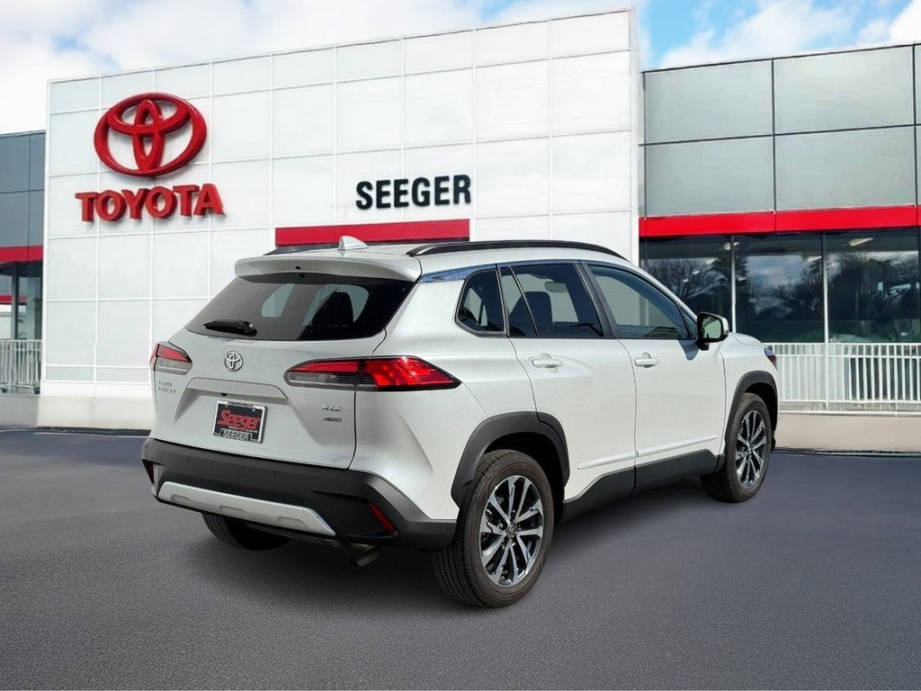 2023 Toyota Corolla Cross XLE 4WD (Natl)