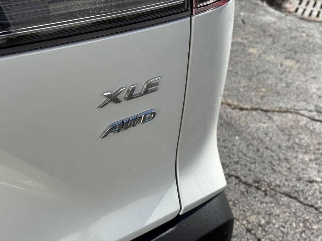 2023 Toyota Corolla Cross XLE 4WD (Natl)