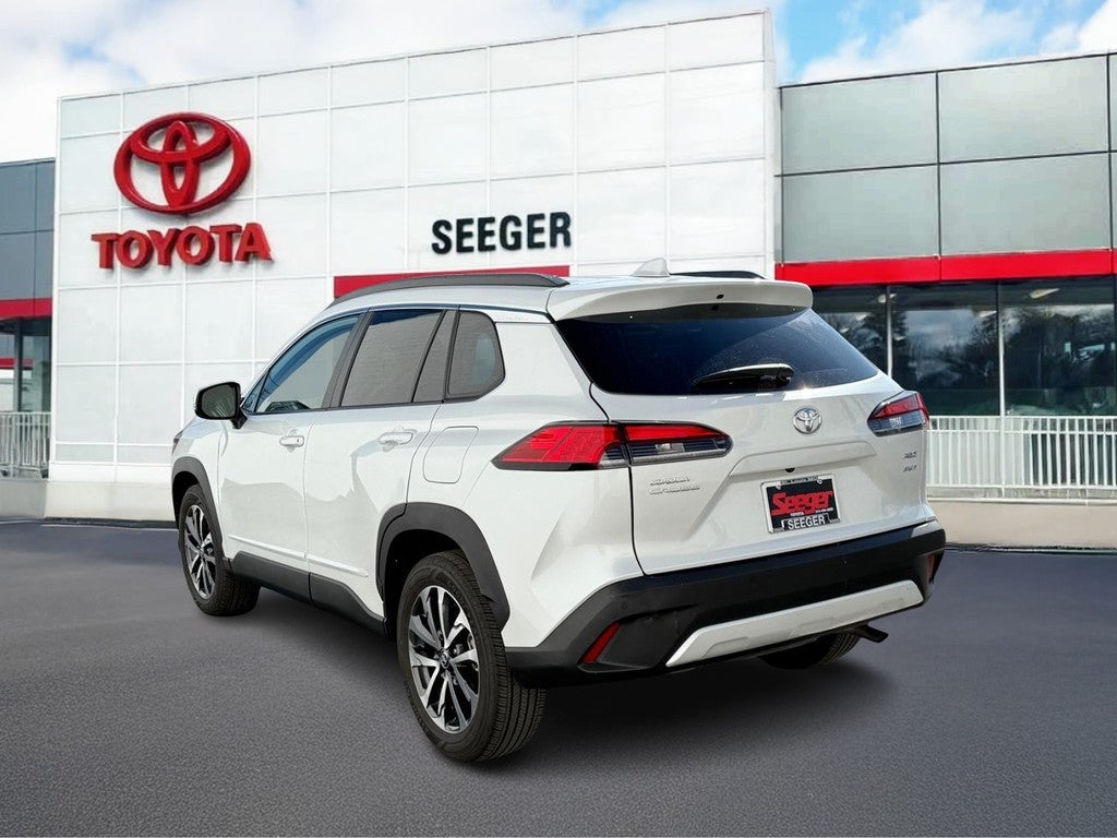 2023 Toyota Corolla Cross XLE 4WD (Natl)