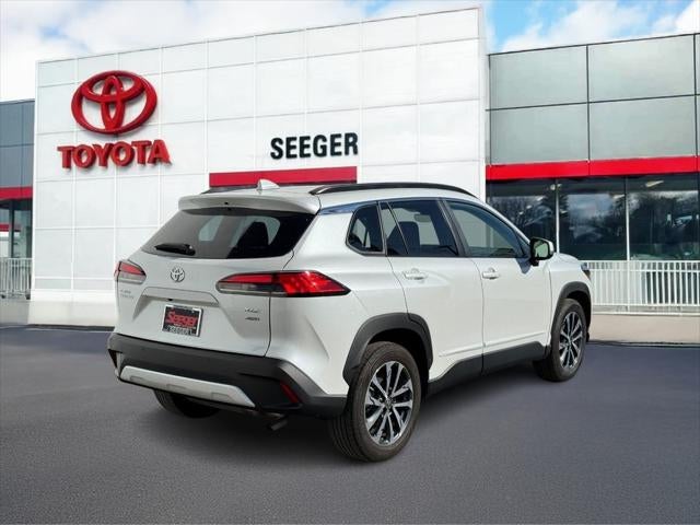 2023 Toyota Corolla Cross XLE 4WD (Natl)