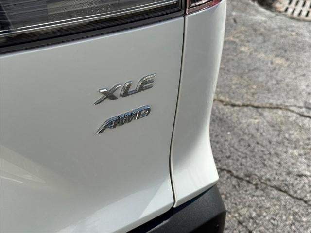 2023 Toyota Corolla Cross XLE 4WD (Natl)