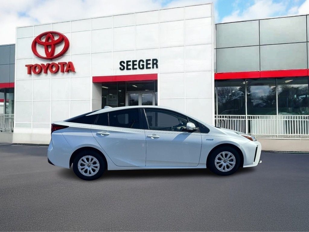 2022 Toyota Prius LE