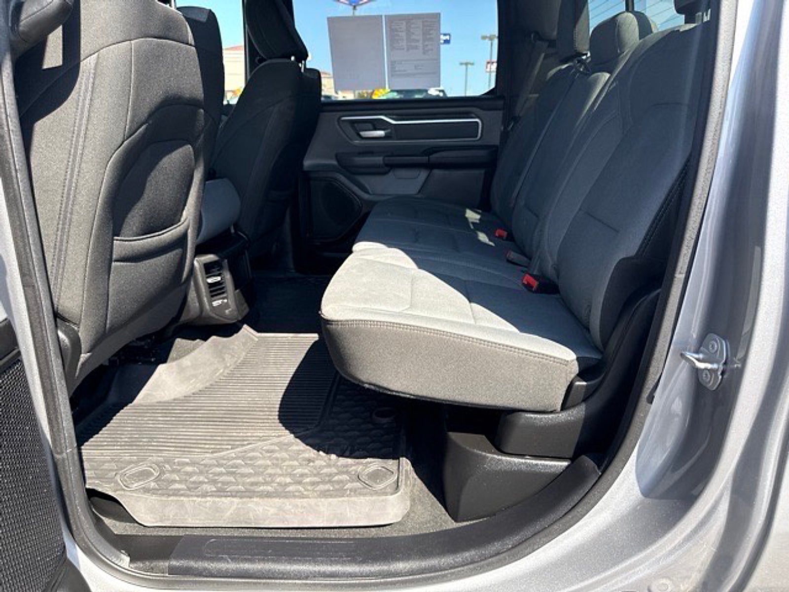 2022 RAM 1500 Big Horn Crew Cab 4x4 5'7" Box