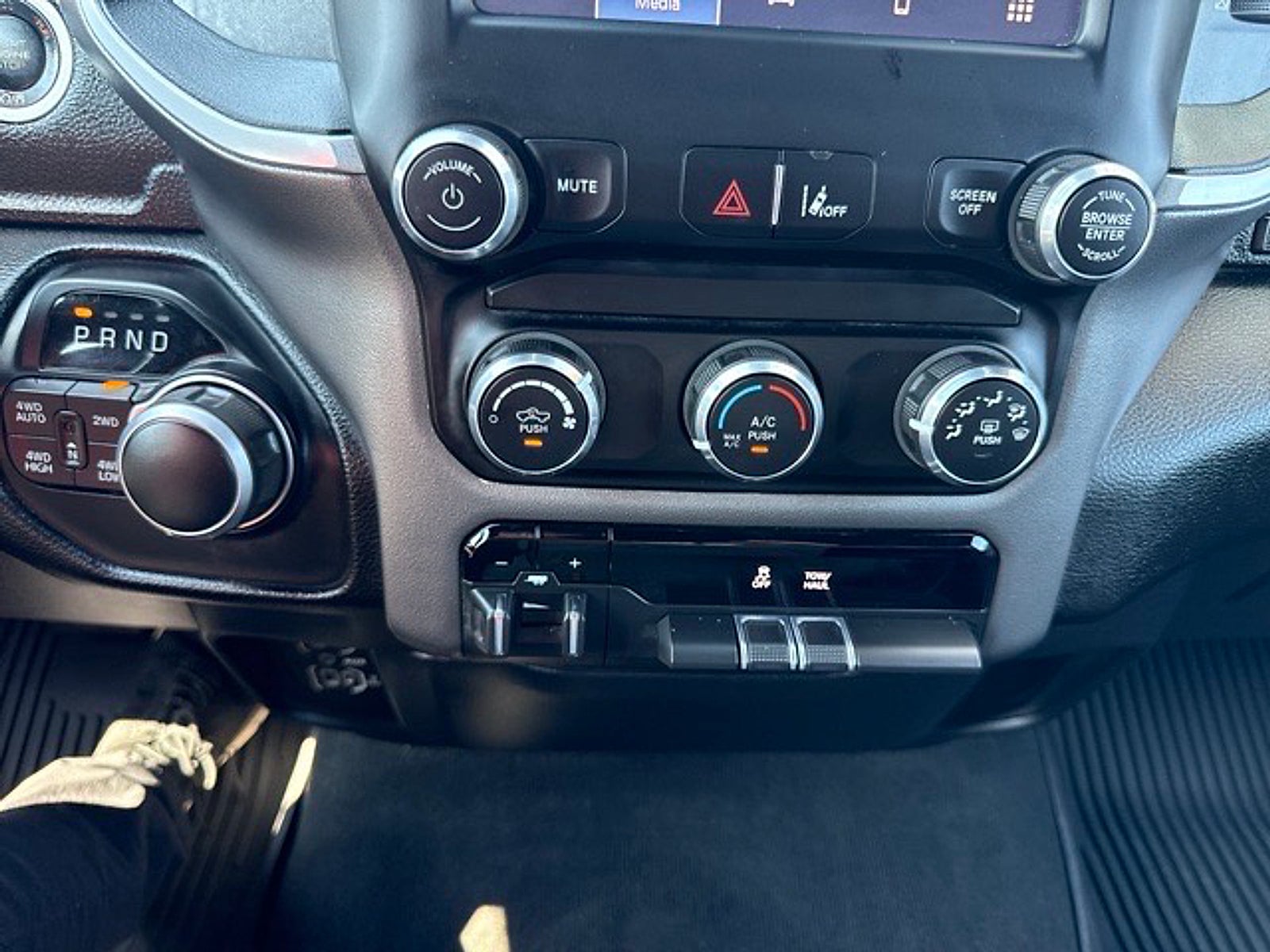 2022 RAM 1500 Big Horn Crew Cab 4x4 5'7" Box