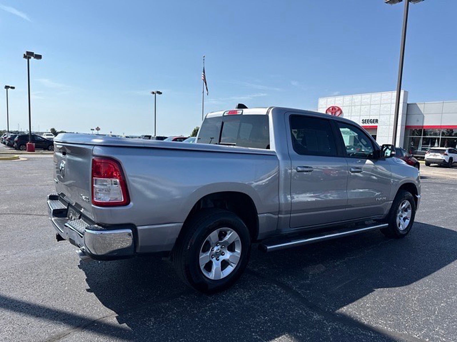 2022 RAM 1500 Big Horn Crew Cab 4x4 5'7" Box