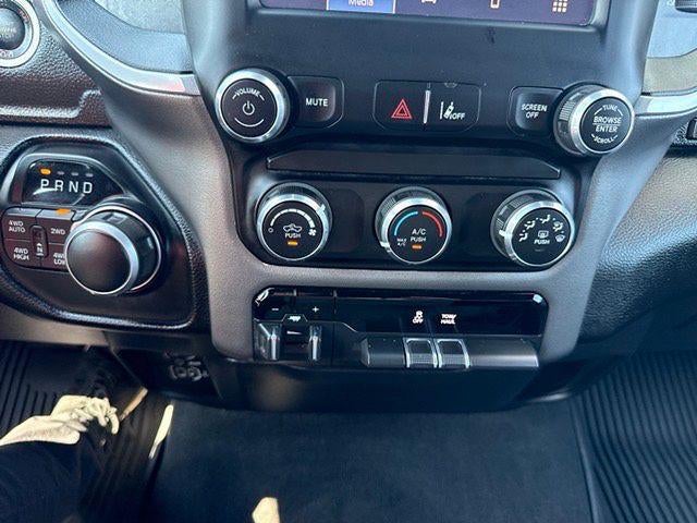 2022 RAM 1500 Big Horn Crew Cab 4x4 5'7" Box