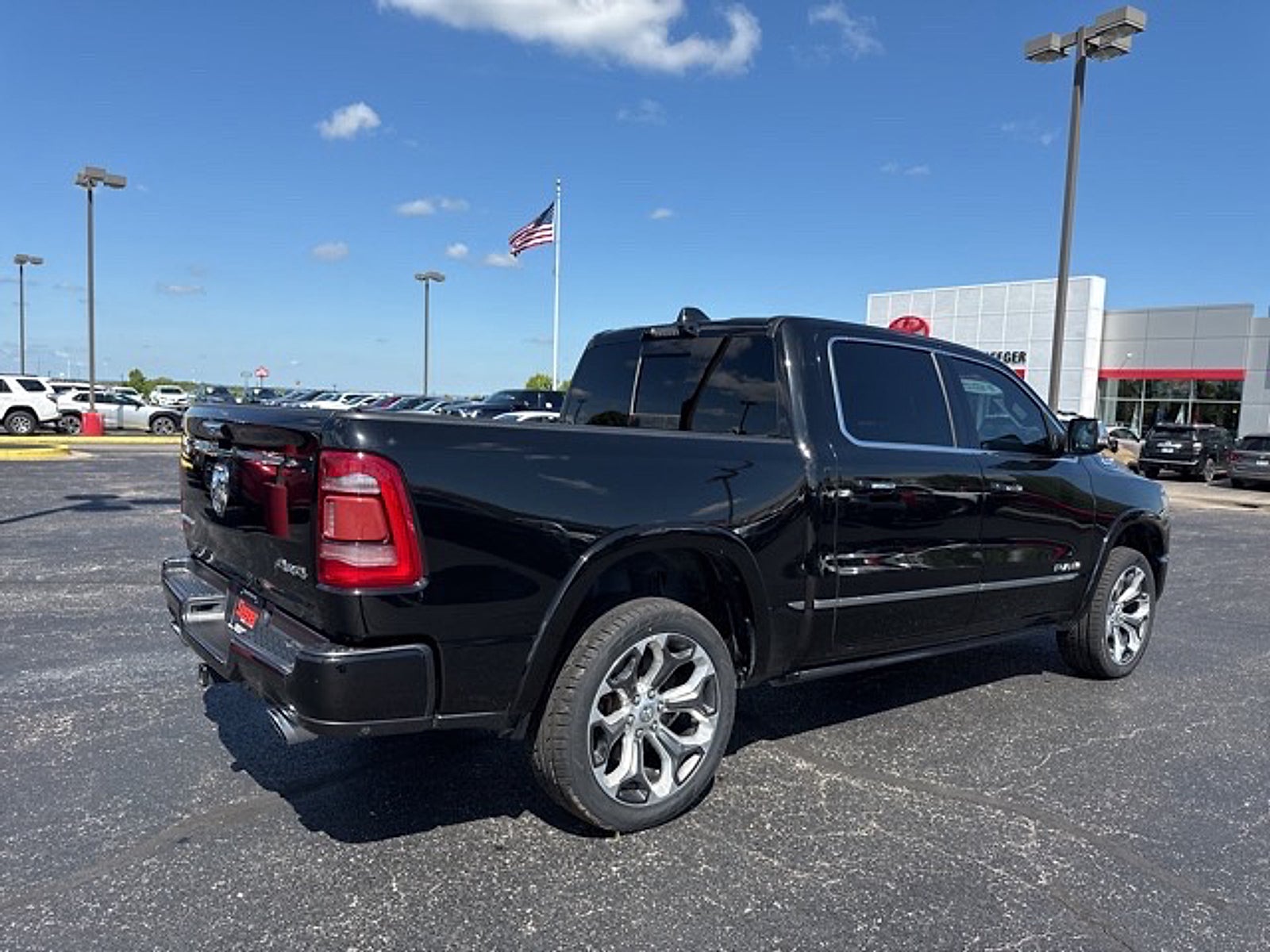 2022 RAM 1500 Limited Crew Cab 4x4 5'7" Box