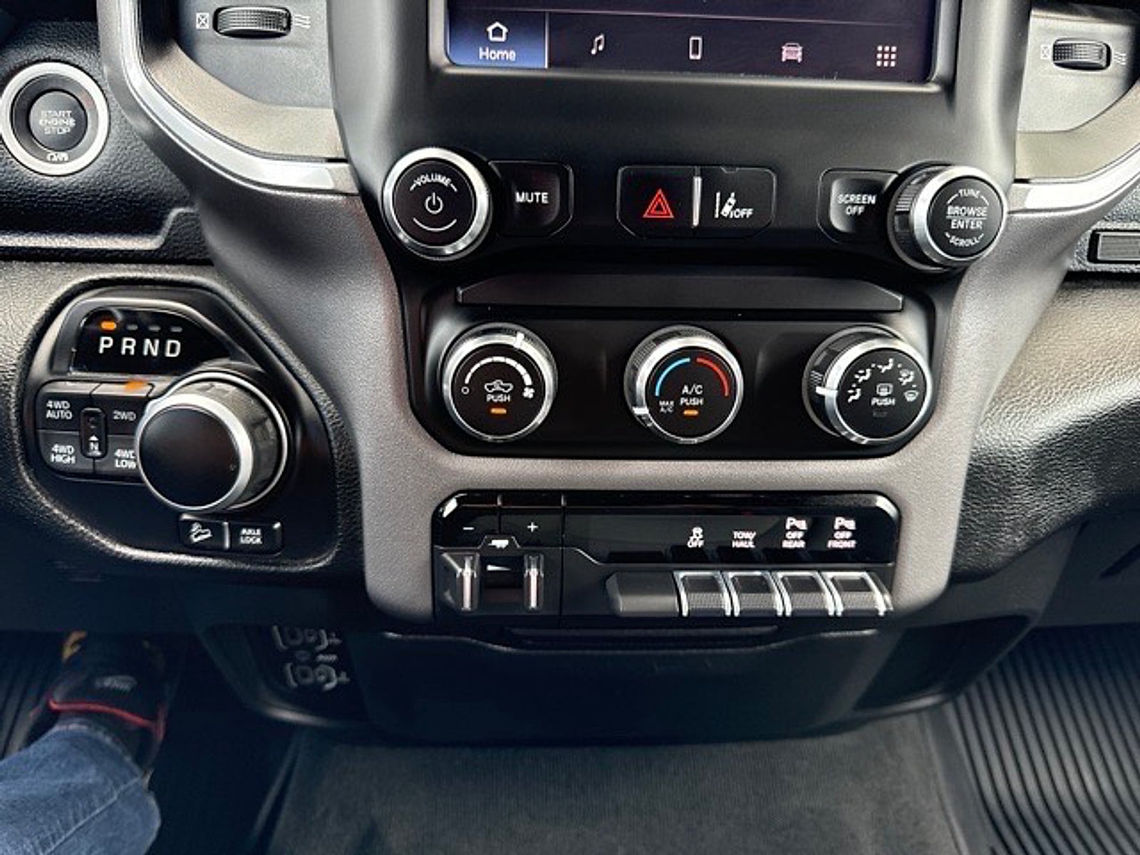 2022 RAM 1500 Big Horn Crew Cab 4x4 6'4" Box