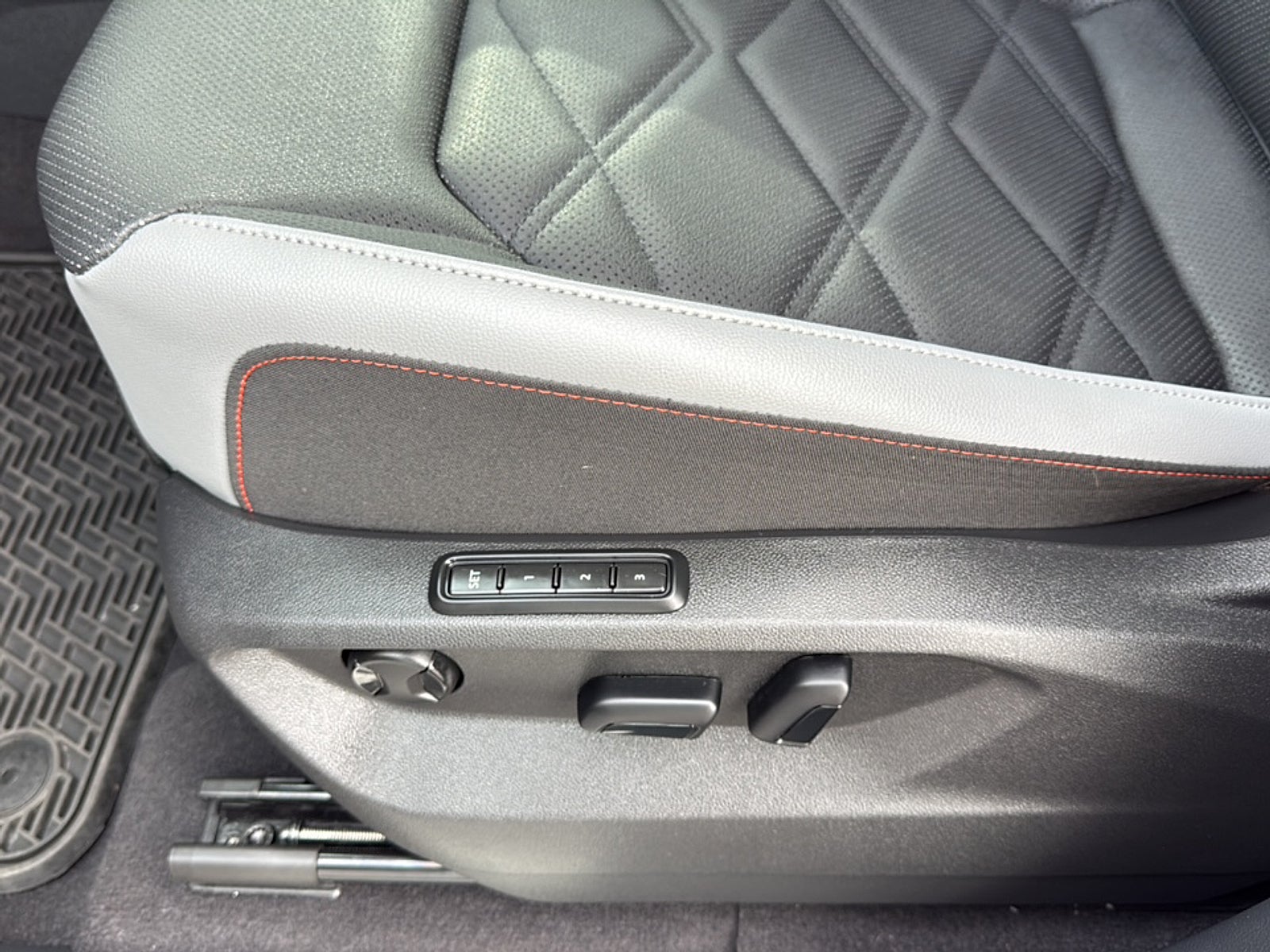 2024 Volkswagen Atlas 2.0T Peak Edition SEL