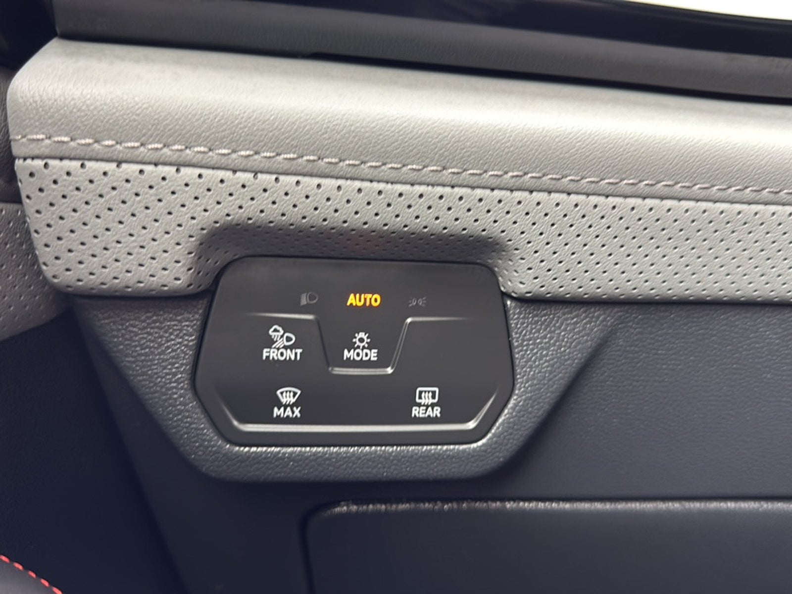 2024 Volkswagen Atlas 2.0T Peak Edition SEL