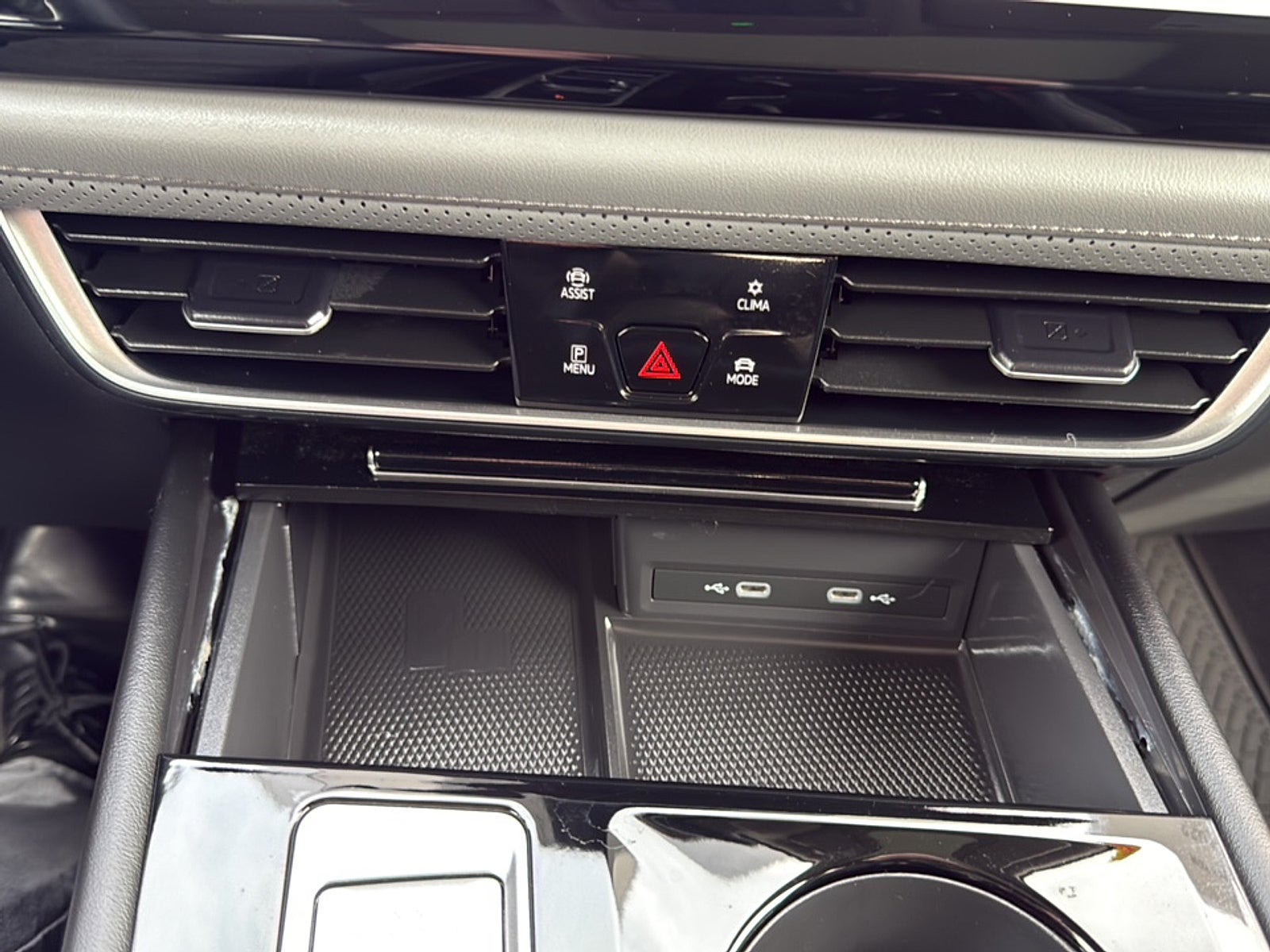 2024 Volkswagen Atlas 2.0T Peak Edition SEL