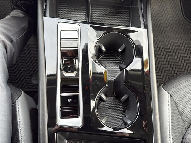 2024 Volkswagen Atlas 2.0T Peak Edition SEL