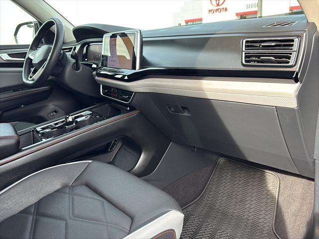 2024 Volkswagen Atlas 2.0T Peak Edition SEL