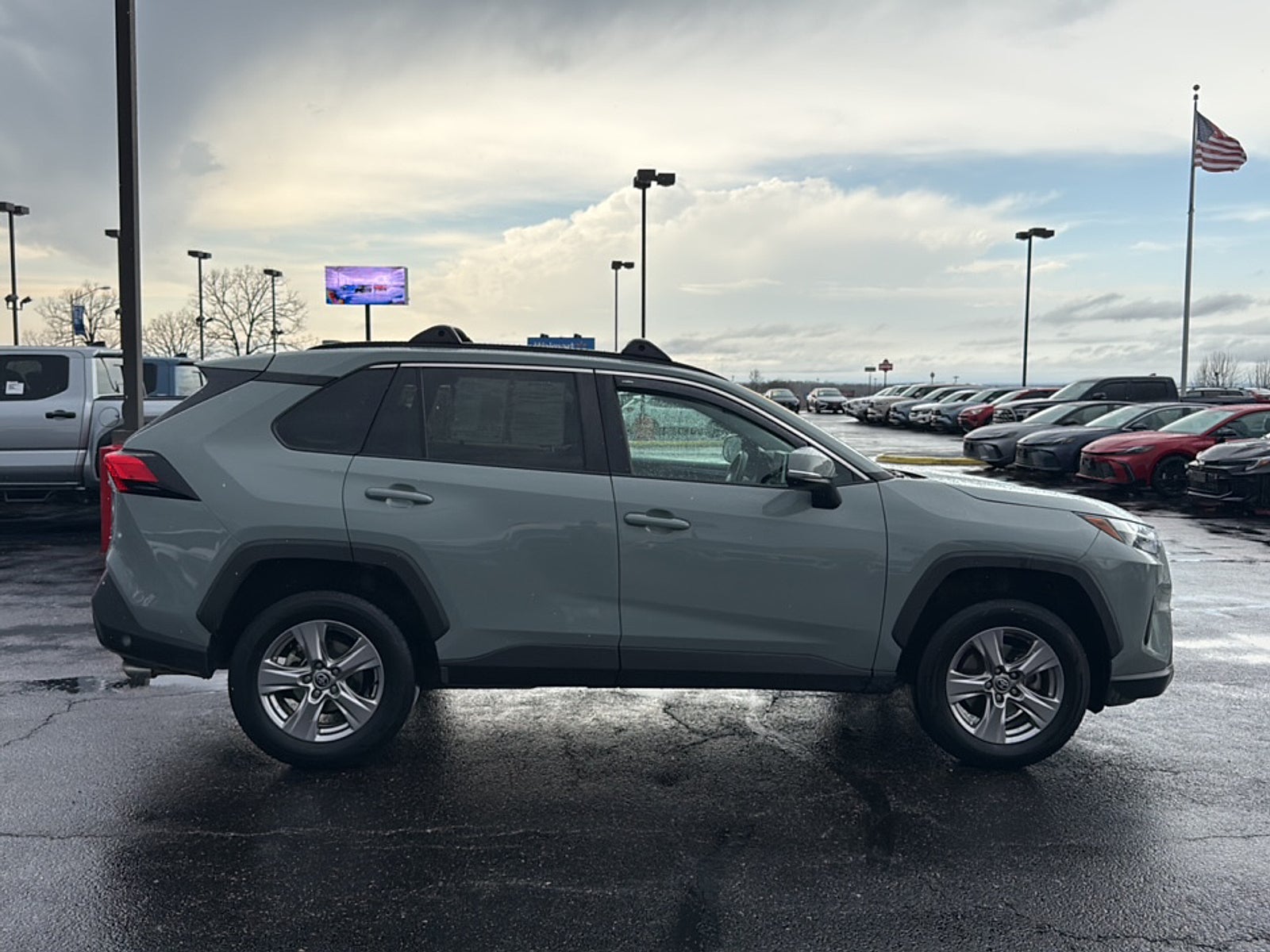 2023 Toyota RAV4 XLE