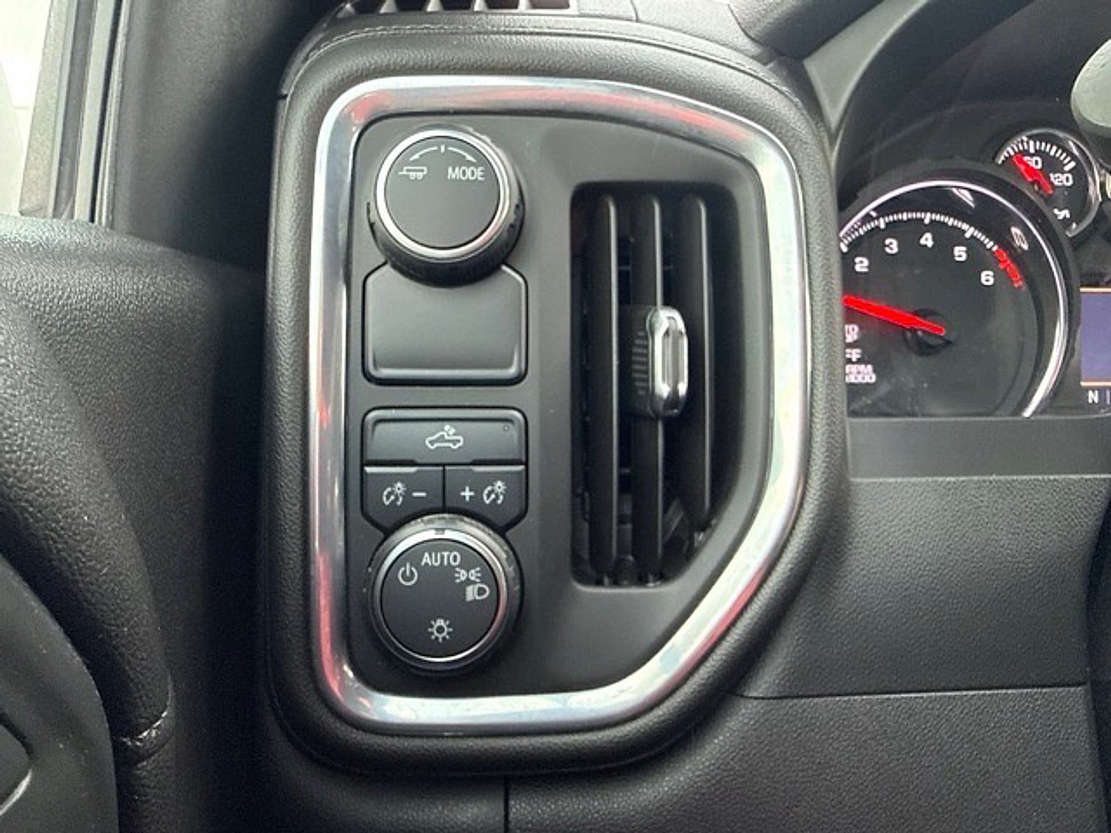 2021 Chevrolet Silverado 1500 2WD Crew Cab Short Bed LT