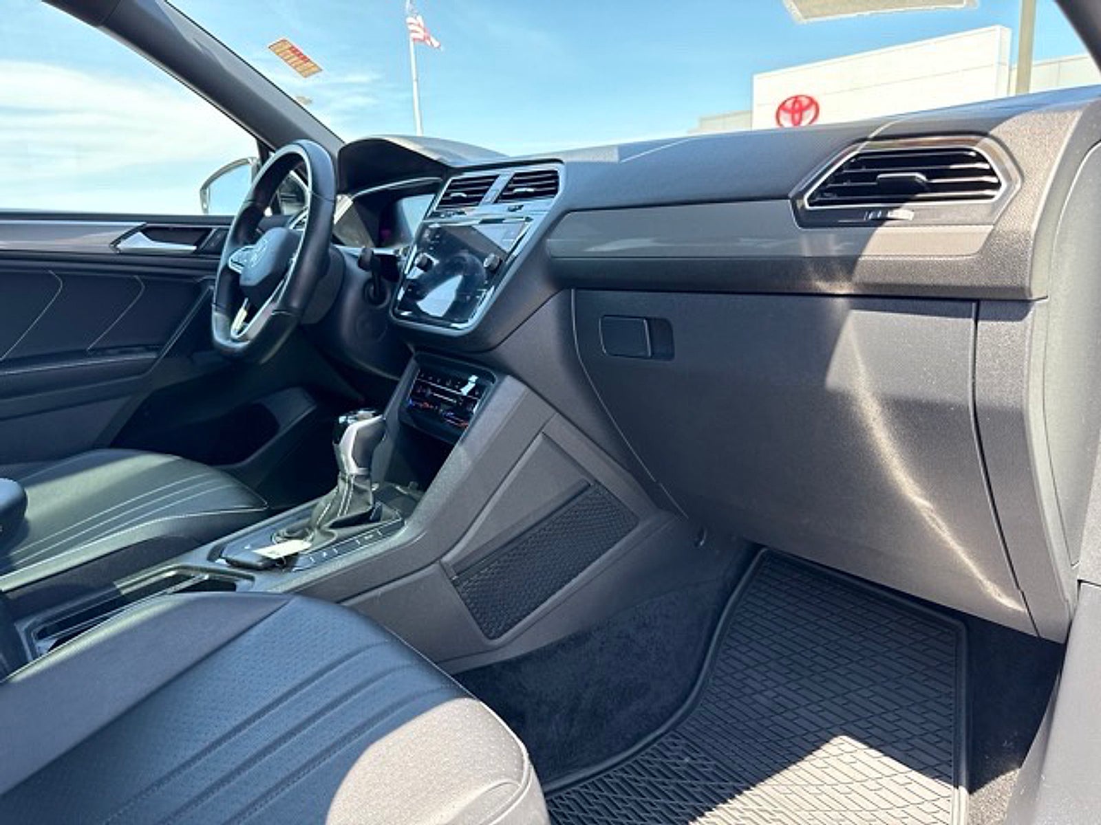 2023 Volkswagen Tiguan 2.0T SE R-Line Black