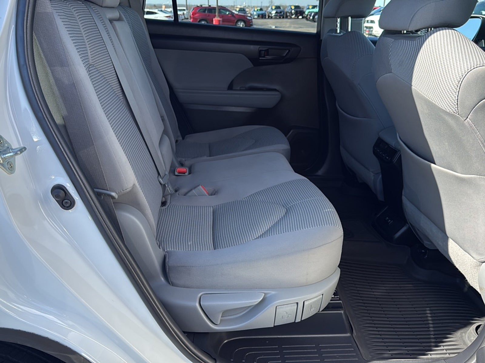 2020 Toyota Highlander LE