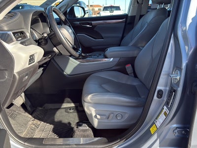 2021 Toyota Highlander Hybrid Platinum