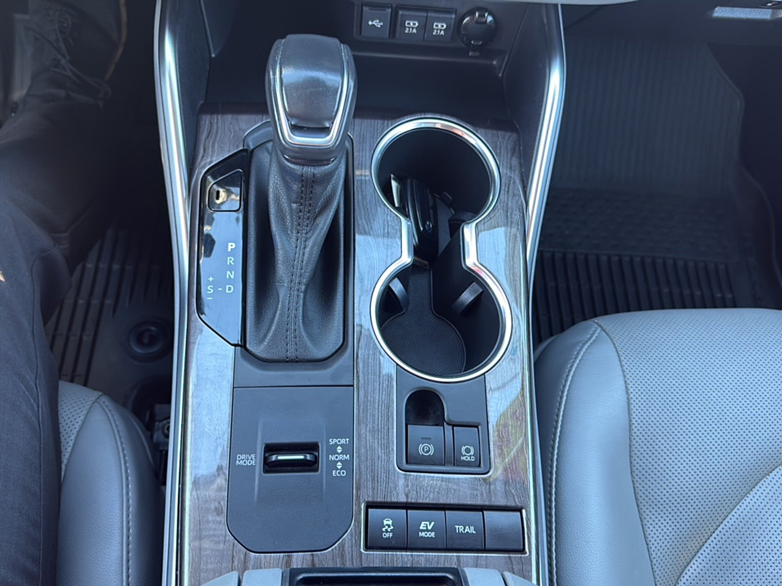 2021 Toyota Highlander Hybrid Platinum