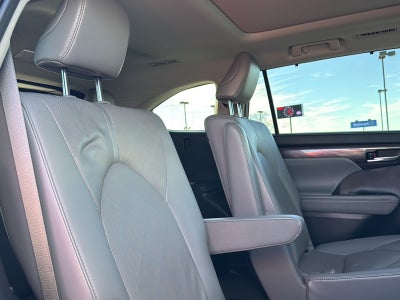 2021 Toyota Highlander Hybrid Platinum