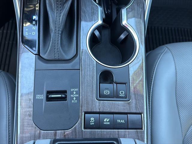 2021 Toyota Highlander Hybrid Platinum